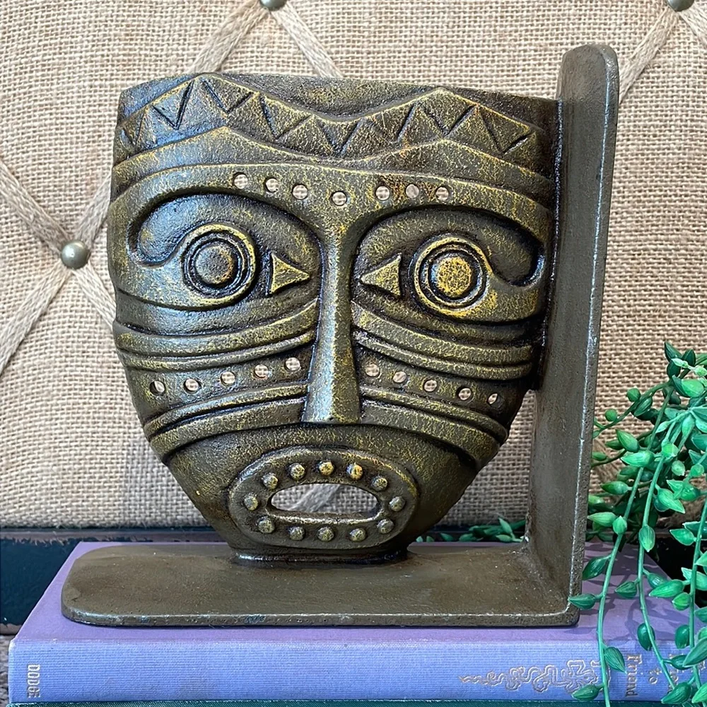 Mask bookend